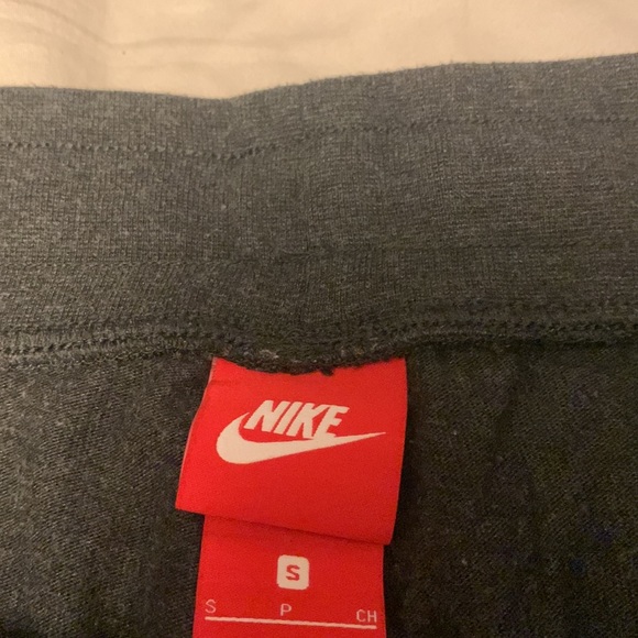 Nike joggers - Picture 2 of 2